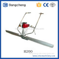 Vibrating and leveling small area concrete surface machine surface finishing screed